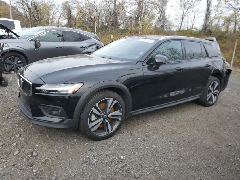 Salvage 2025 Volvo V60 Cross Country Plus