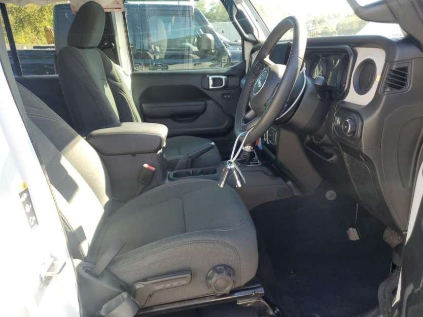 Salvage 2024 Jeep Wrangler 