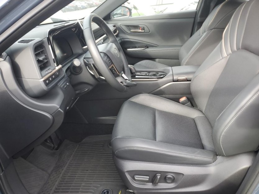 Salvage 2025 Toyota Crown Xle