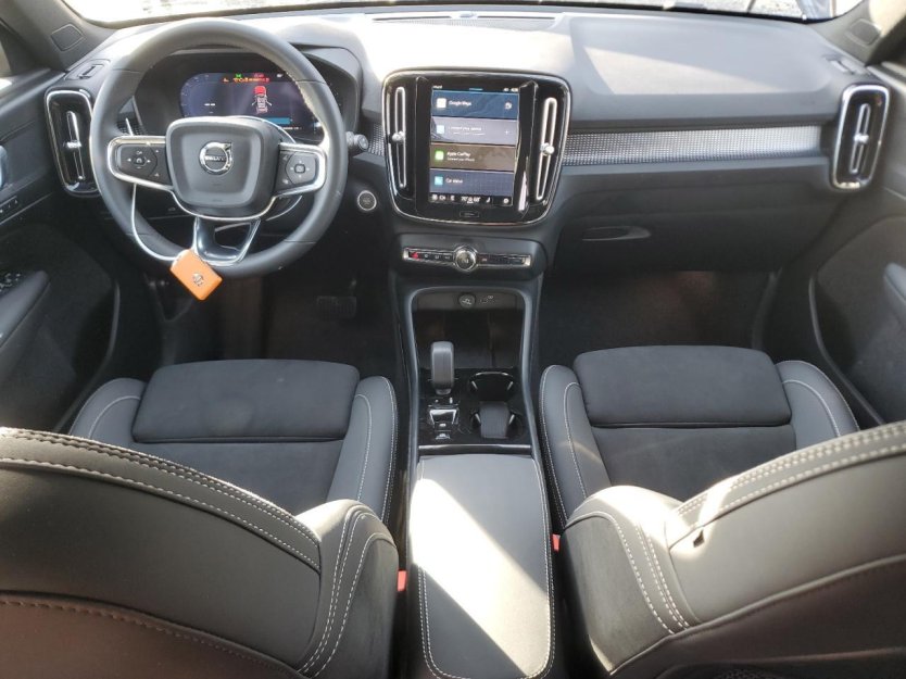 Salvage 2025 Volvo Xc40 