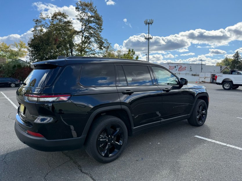 Salvage 2023 Jeep Grand Cherokee L Laredo