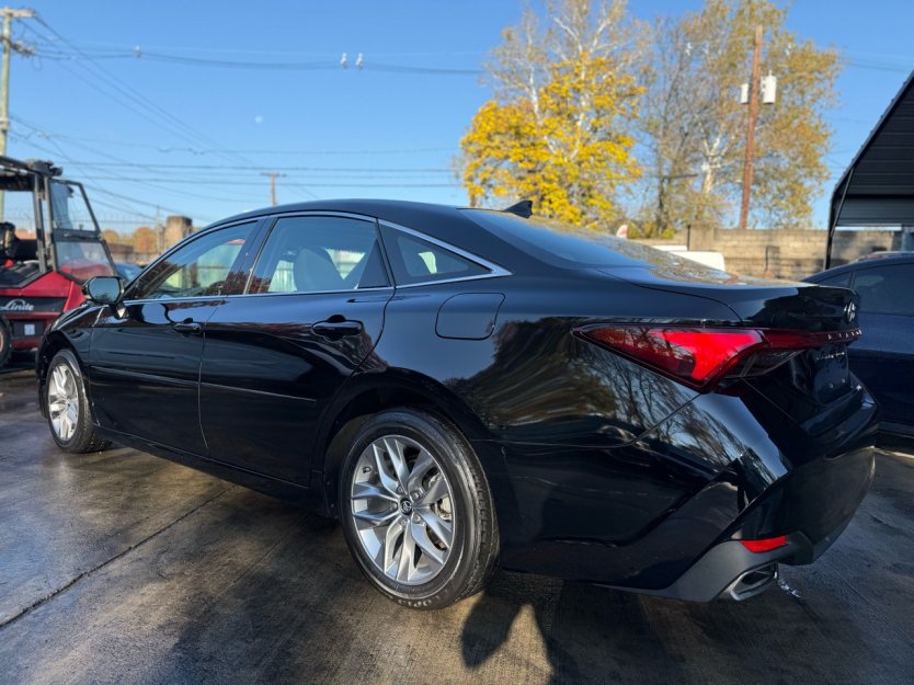 Salvage 2019 Toyota Avalon Xle