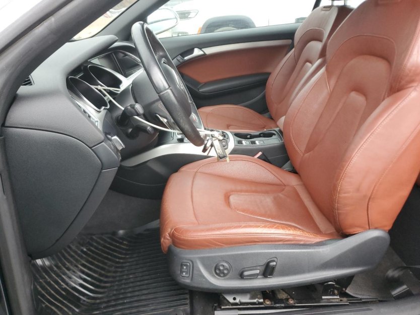 Salvage 2011 Audi S5 