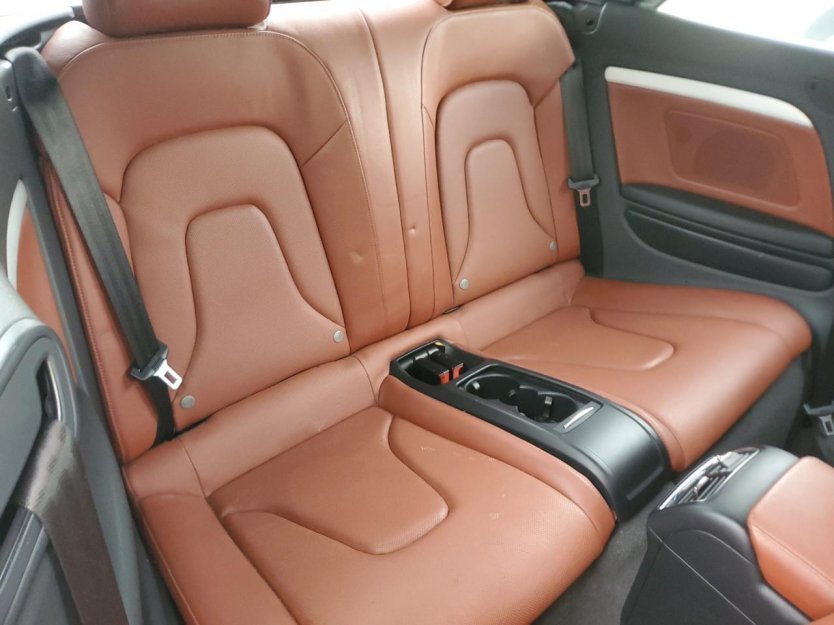 Salvage 2011 Audi S5 