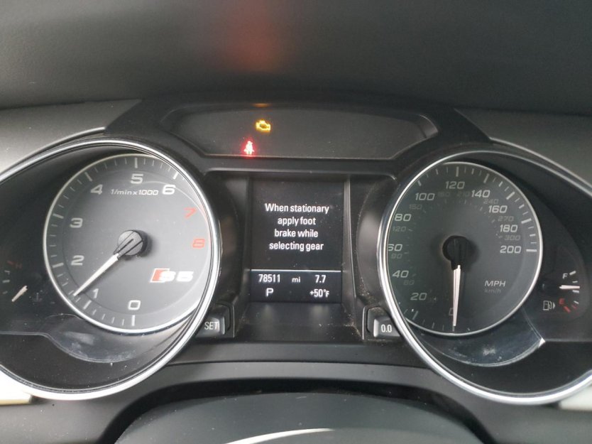 Salvage 2011 Audi S5 