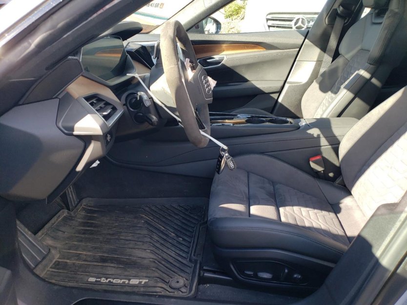 Salvage 2022 Audi E-tron Gt Premium Plus