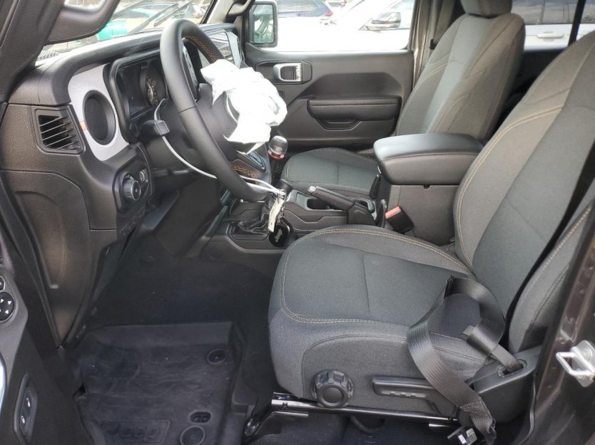 Salvage 2024 Jeep Wrangler 