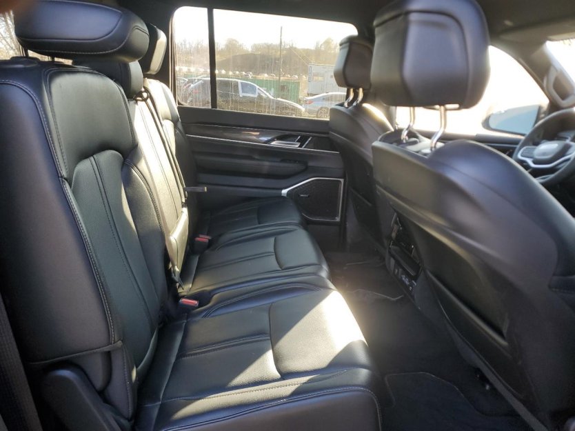 Salvage 2024 Jeep Wagoneer Series I