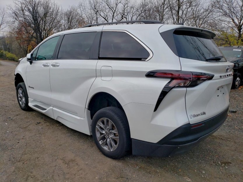 Salvage 2023 Toyota Sienna Braunability