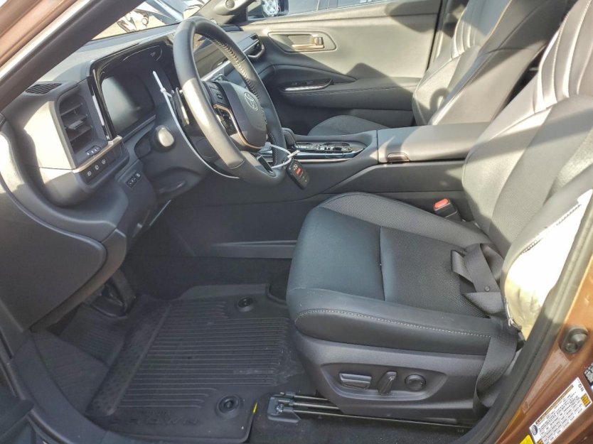 Salvage 2025 Toyota Crown Signia Xle