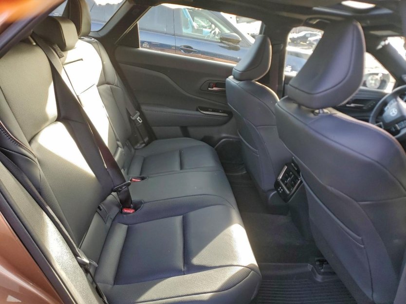 Salvage 2025 Toyota Crown Signia Xle