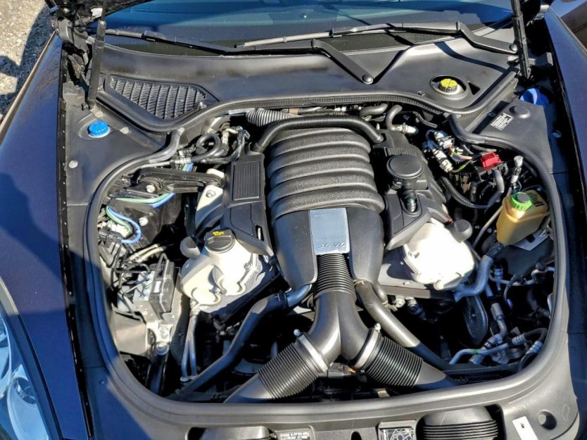 Salvage 2016 Porsche Panamera 