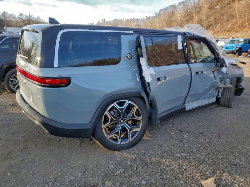 Salvage 2025 Rivian R1s Adventure
