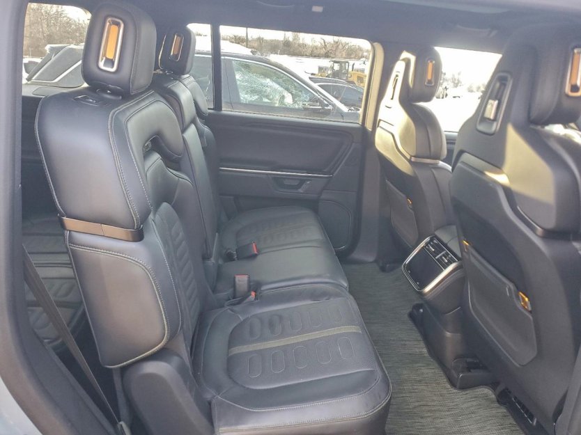 Salvage 2025 Rivian R1s Adventure