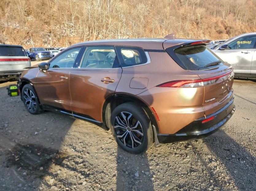 Salvage 2025 Toyota Crown Signia Xle