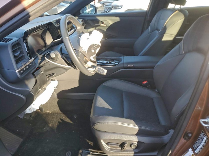 Salvage 2025 Toyota Crown Signia Xle