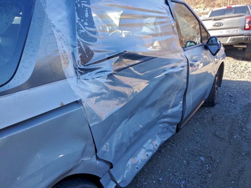 Salvage 2025 Kia Carnival Sx