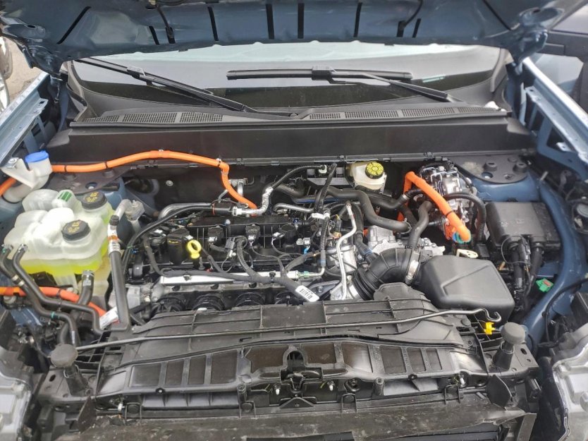 Salvage 2025 Ford Maverick 