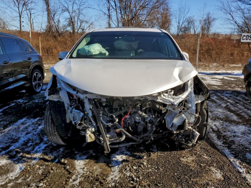Salvage 2024 Toyota Sienna Xle