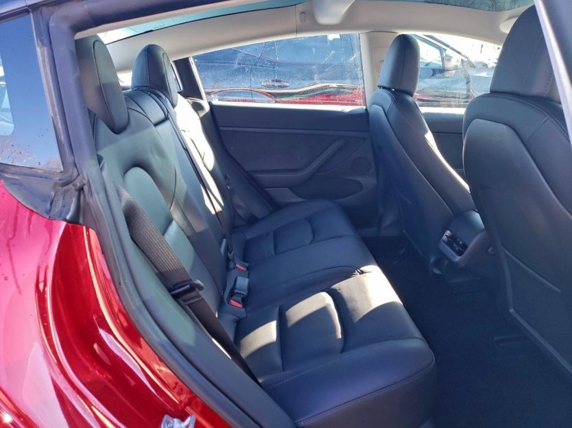 Salvage 2023 Tesla Model 3 