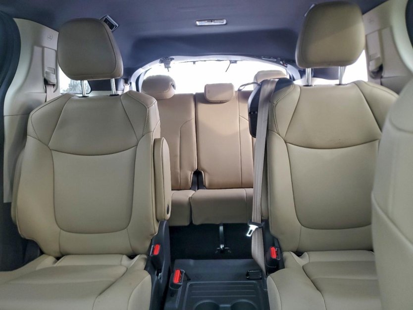 Salvage 2022 Toyota Sienna Xle