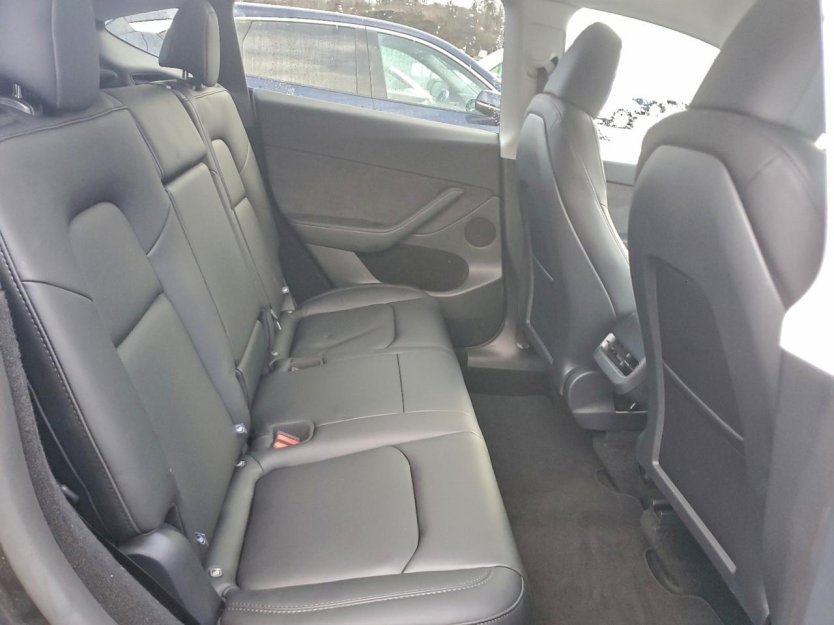 Salvage 2025 Tesla Model Y 