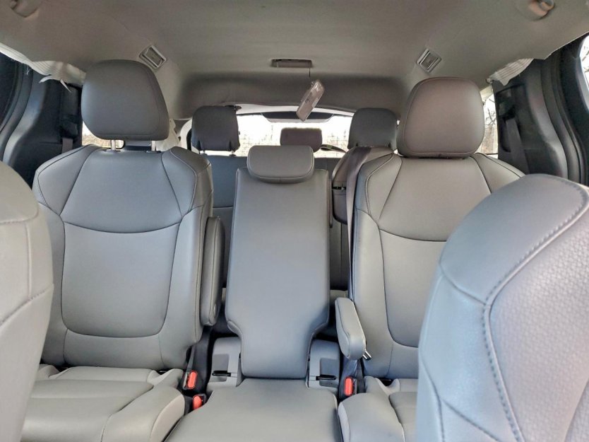 Salvage 2025 Toyota Sienna Xle