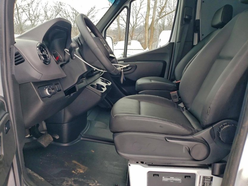 Salvage 2025 Mercedes-benz Sprinter 