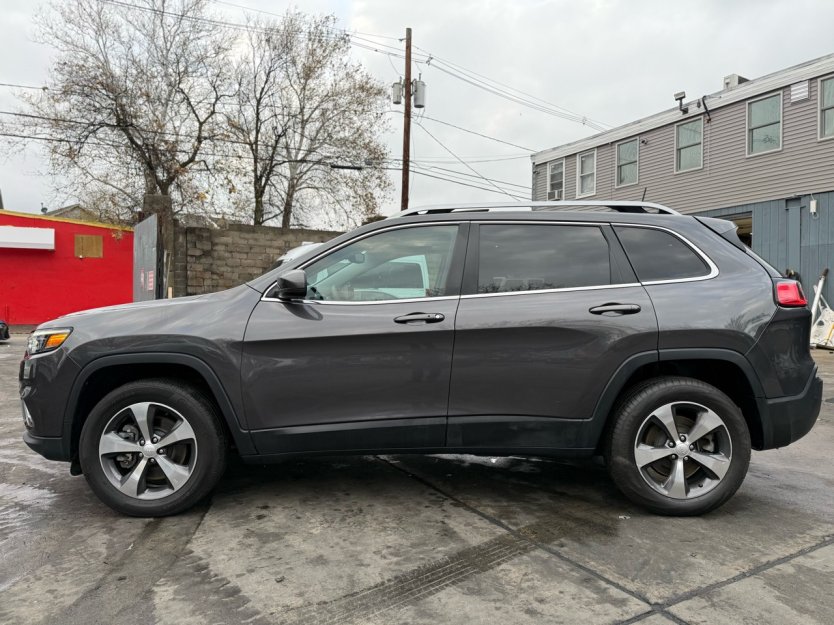 Salvage 2019 Jeep Cherokee Limited