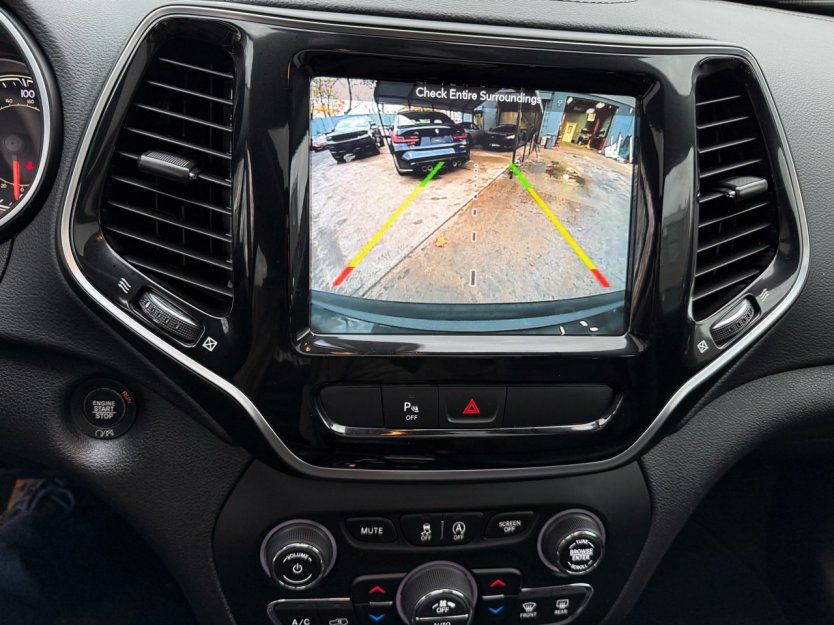 Salvage 2019 Jeep Cherokee Limited