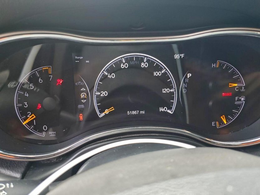 Salvage 2021 Jeep Grand Cherokee Laredo