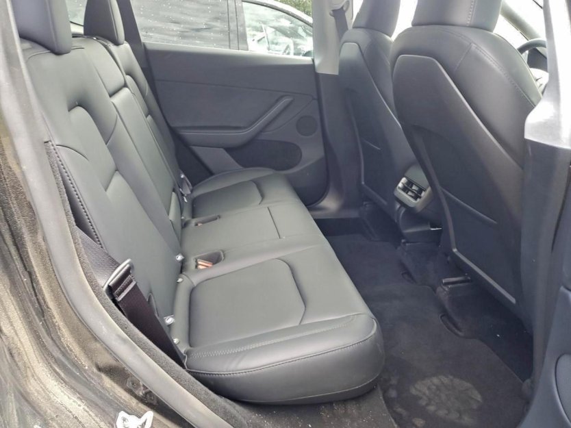 Salvage 2025 Tesla Model Y 