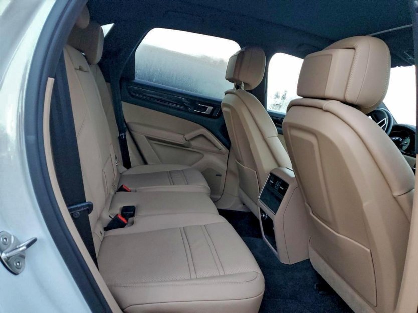 Salvage 2023 Porsche Cayenne 