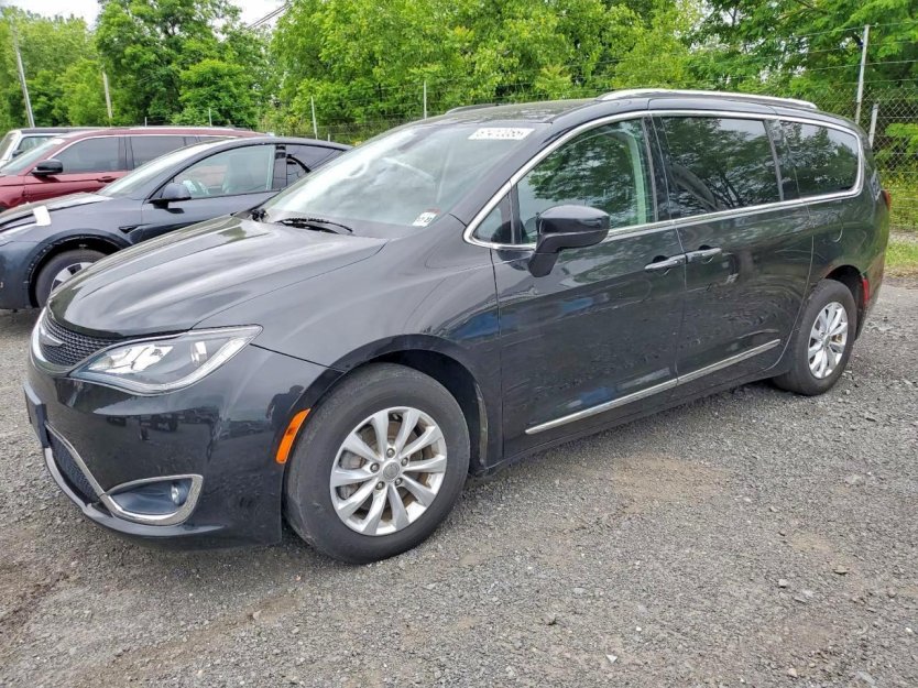 Salvage 2018 Chrysler Pacifica Touring L
