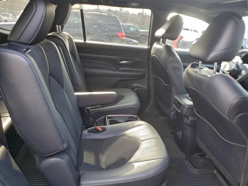 Salvage 2024 Toyota Grand Highlander Limited