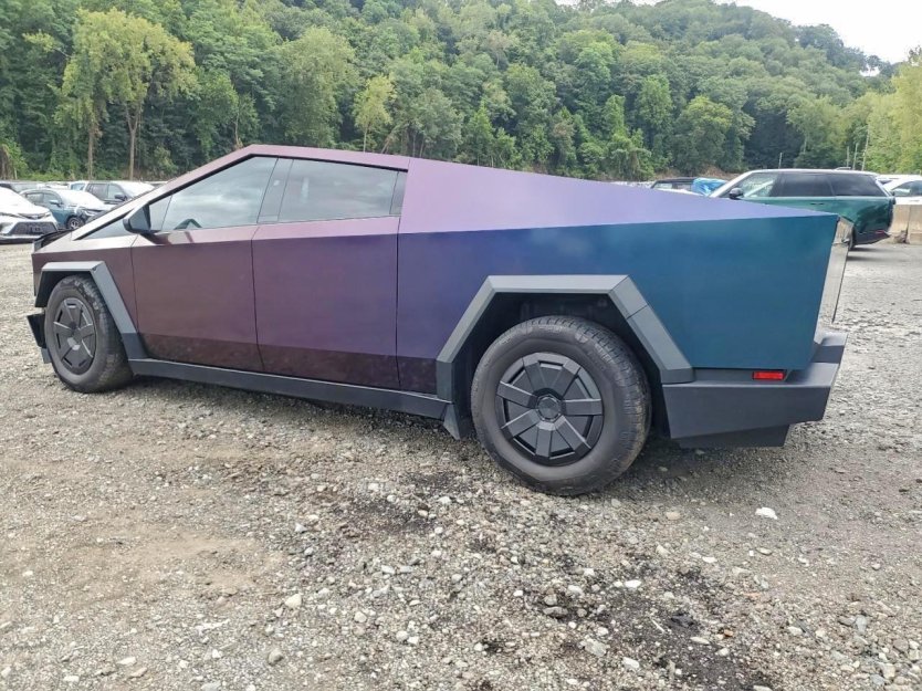 Salvage 2024 Tesla Cybertruck 