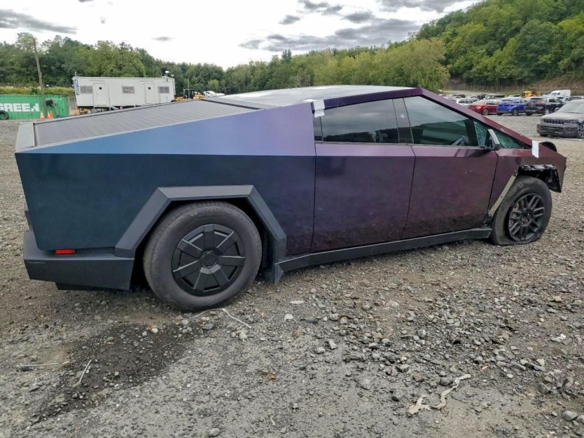 Salvage 2024 Tesla Cybertruck 