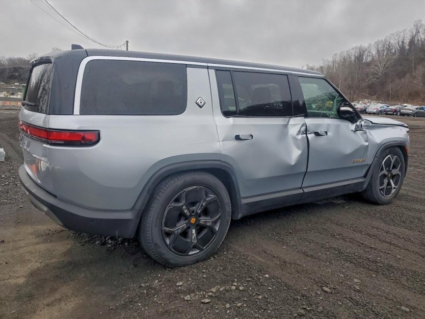 Salvage 2023 Rivian R1s Adventure