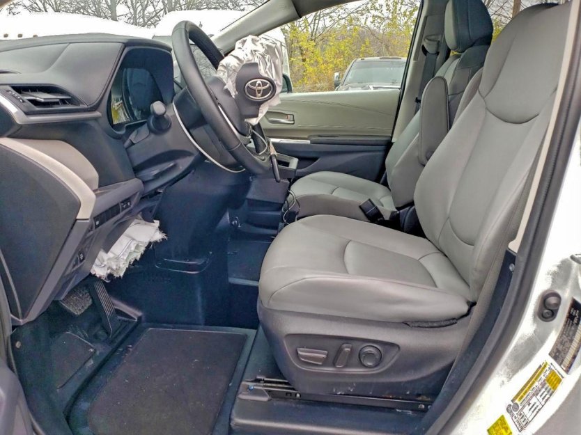 Salvage 2023 Toyota Sienna Braunability