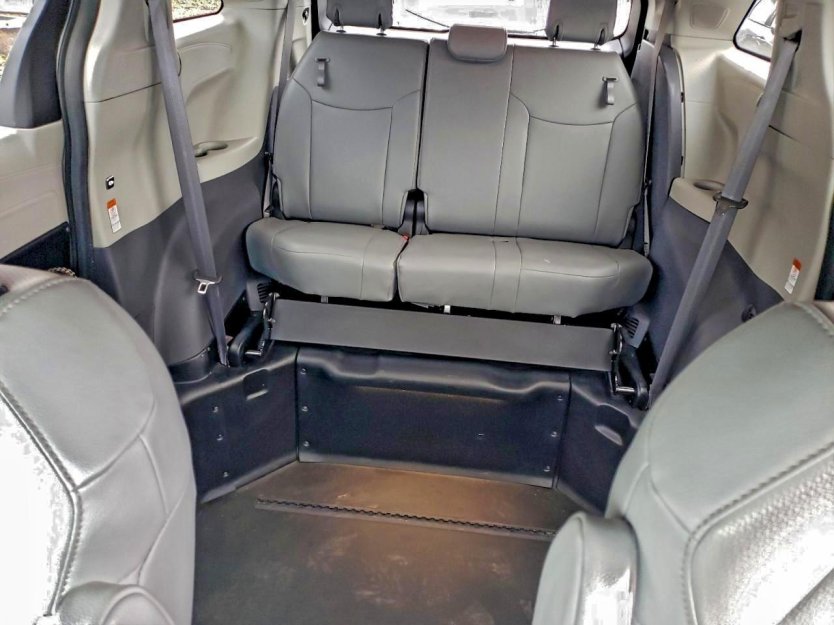 Salvage 2023 Toyota Sienna Braunability