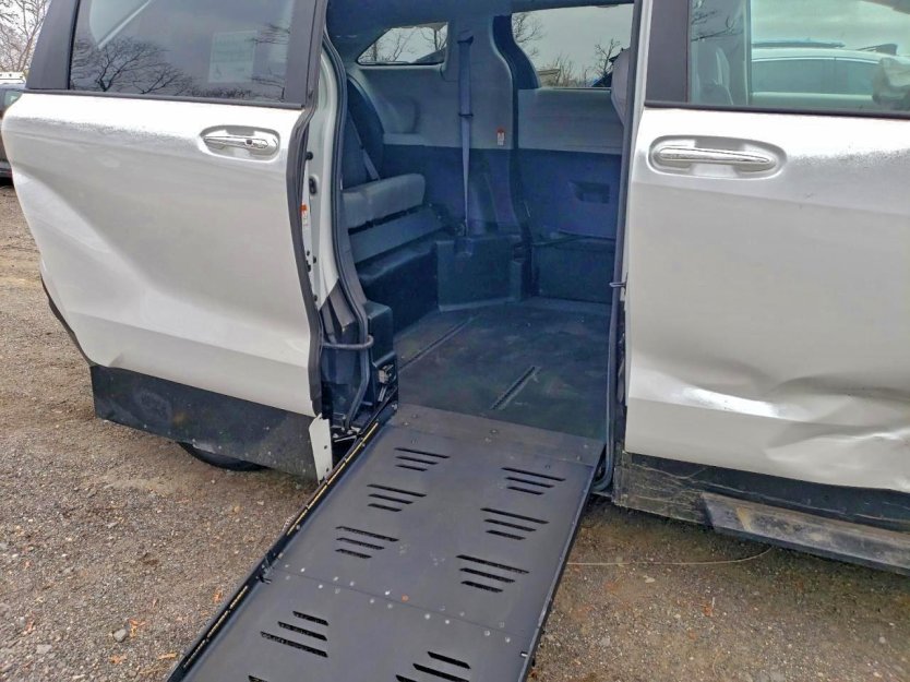 Salvage 2023 Toyota Sienna Braunability