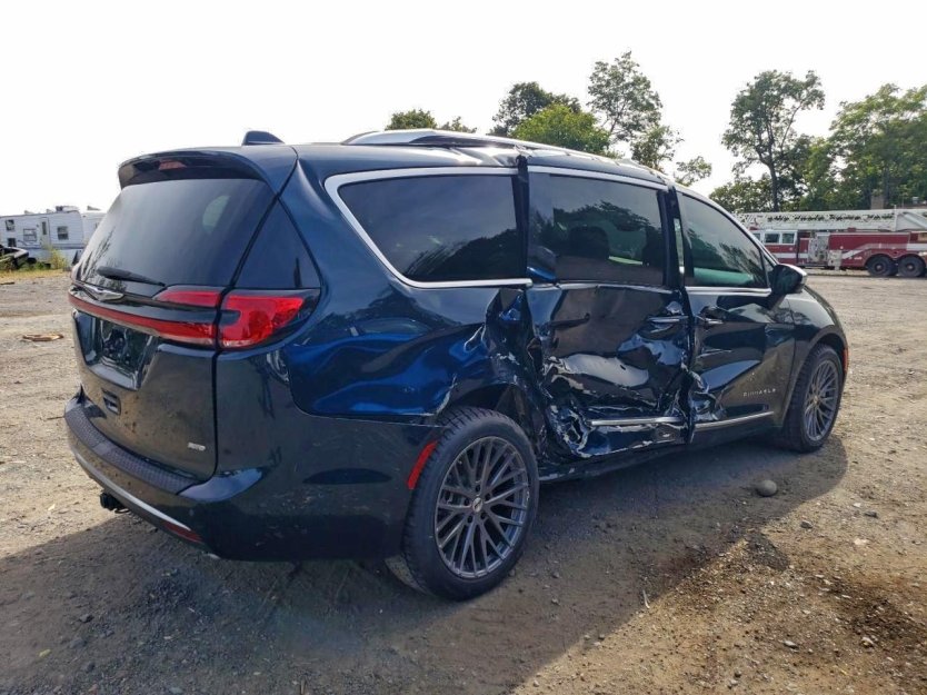 Salvage 2022 Chrysler Pacifica Pinnacle