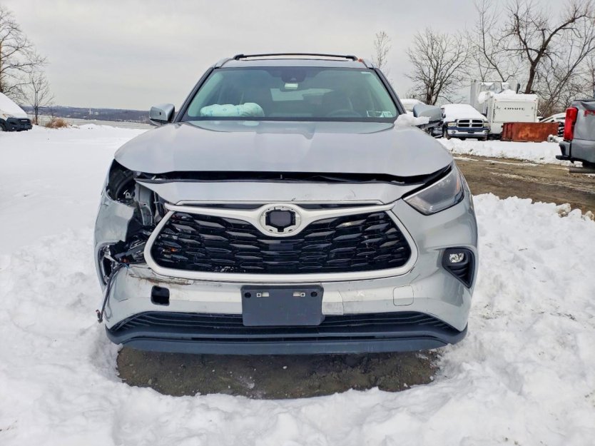 Salvage 2023 Toyota Highlander Xle