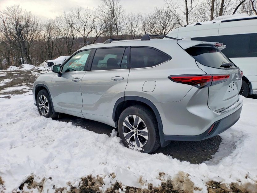 Salvage 2023 Toyota Highlander Xle
