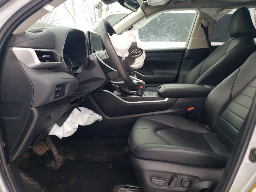 Salvage 2023 Toyota Highlander Xle