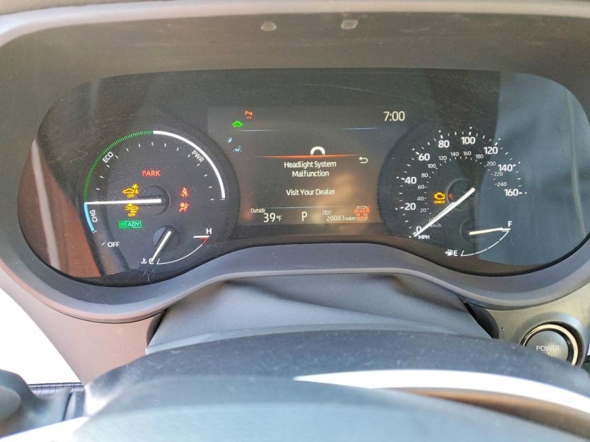 Salvage 2025 Toyota Sienna Xle