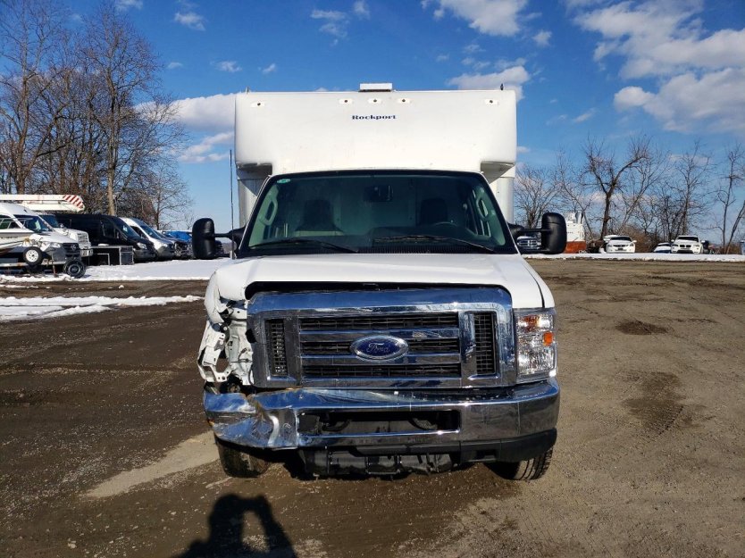 Salvage 2025 Ford Econoline Utility