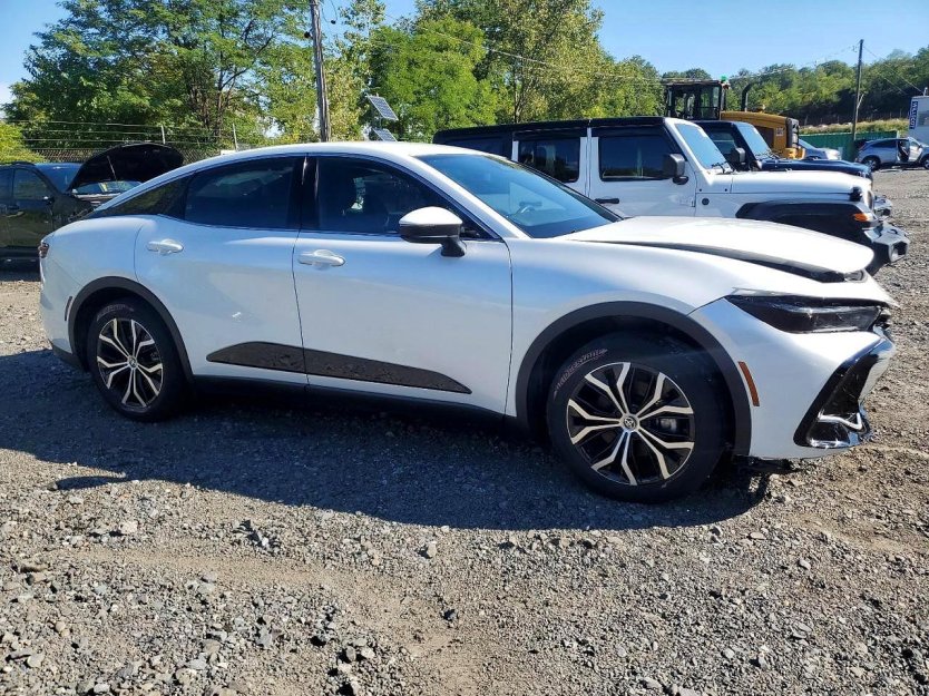 Salvage 2023 Toyota Crown Xle