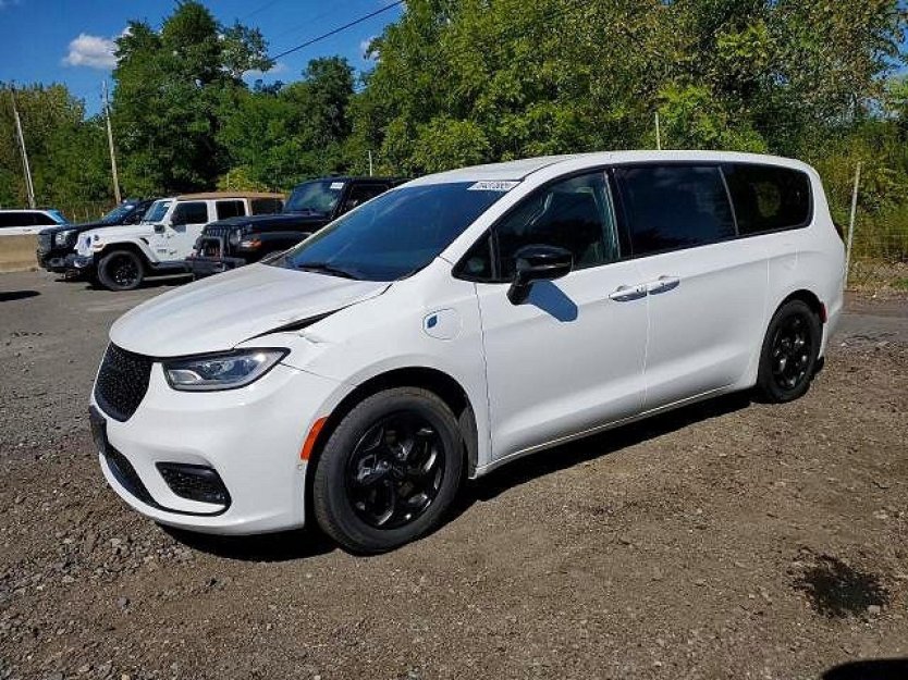 Salvage 2024 Chrysler Pacifica Hybrid Select