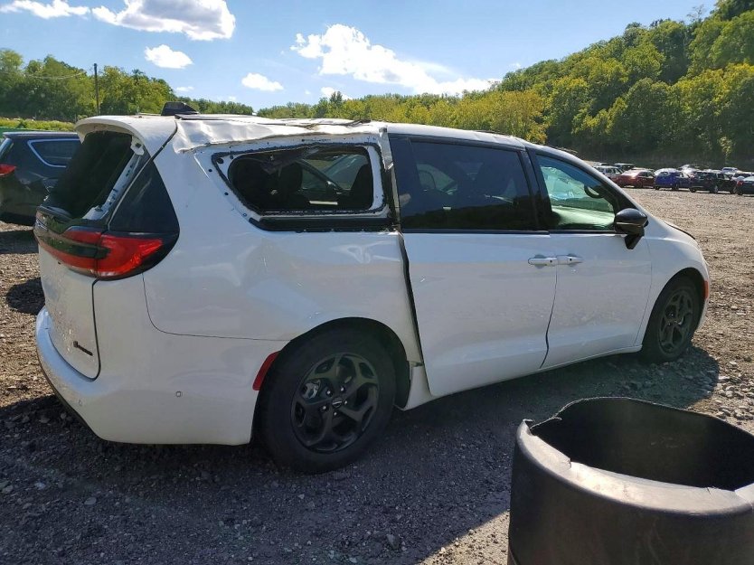 Salvage 2024 Chrysler Pacifica Hybrid Select